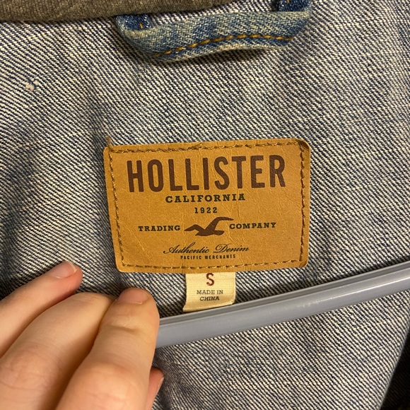 Hollister distressed jacket jean vest with sweater like hood and sleeves - Picture 3 of 5